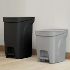 Plastic Trash Bin with Step Pedal