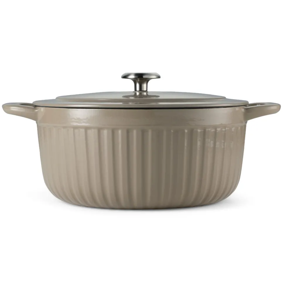 7 Quart Fluted Enameled Cast Iron Dutch Oven